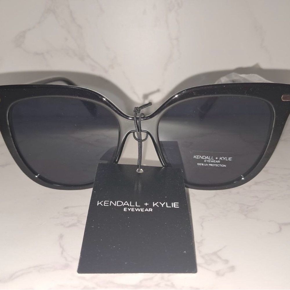 🔥🔥 SALE NEW Kendall & Kylie Black Cat Eye Women’s Sunglasses
